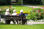 Ältere Damen im Park